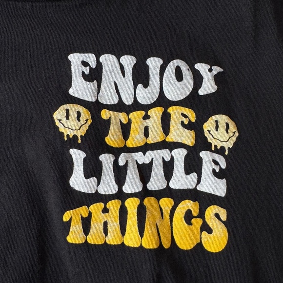 Black and yellow retro style graphic tee - Picture 3 of 8